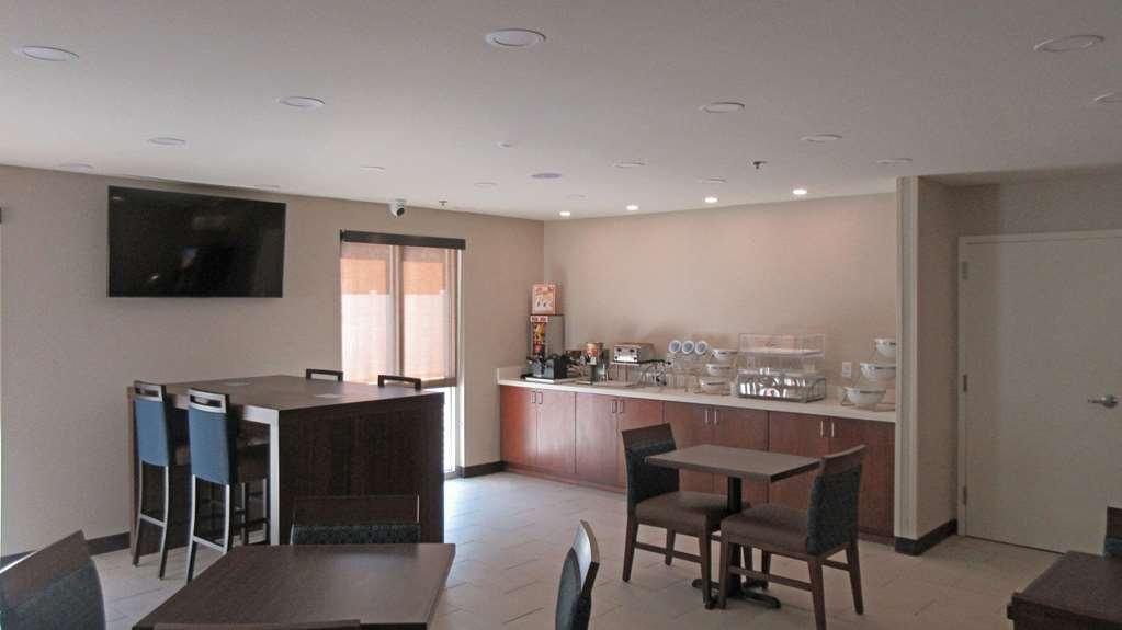Comfort Inn & Suites Brunswick Bagian luar foto
