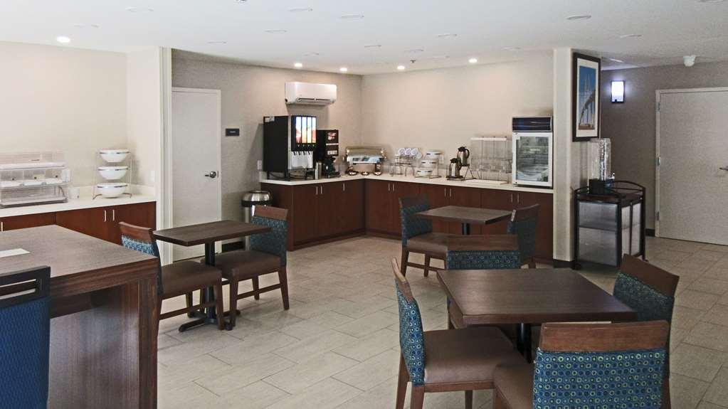 Comfort Inn & Suites Brunswick Bagian luar foto