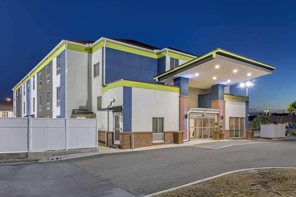 Comfort Inn & Suites Brunswick Bagian luar foto